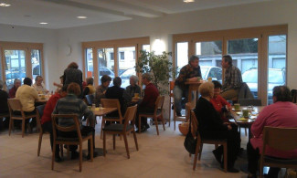 Besucher:innen des Café im Familienhaus